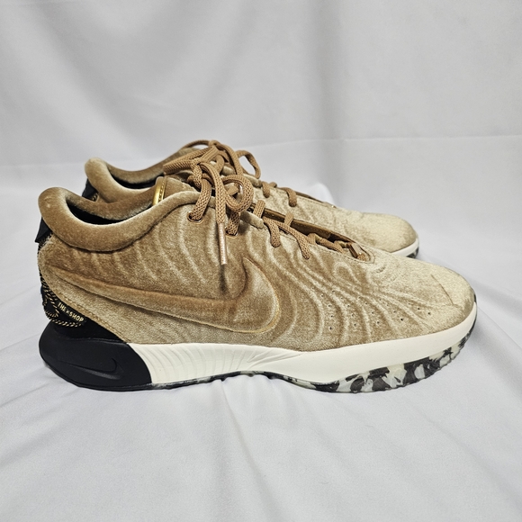 Nike The Shop x LeBron 21 'Nobility' Athletic Shoes - Picture 4 of 9